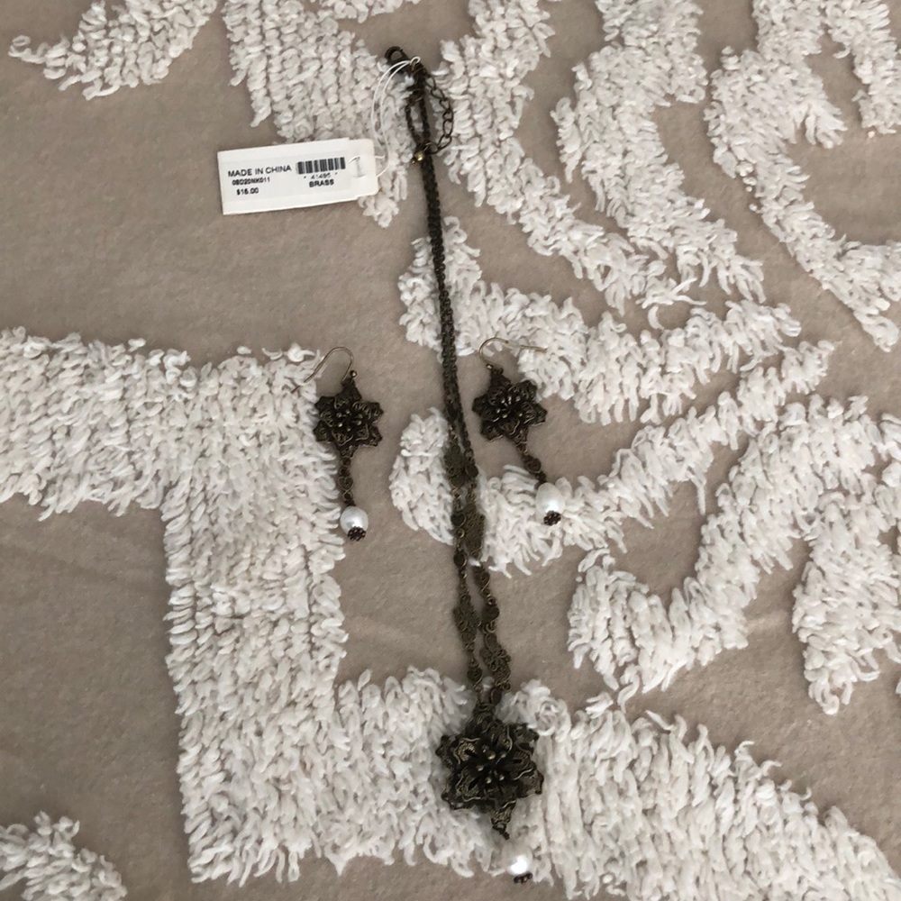 Gold metal flower necklace and earrings.